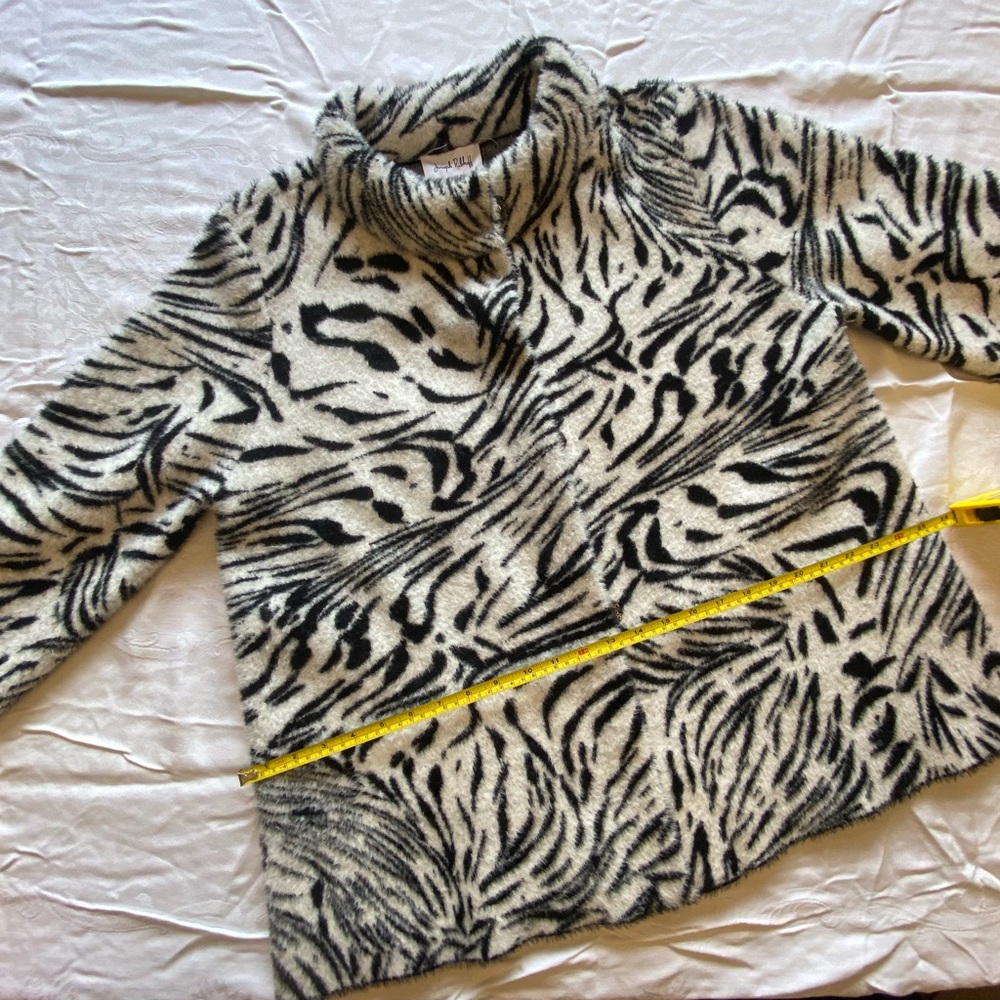 NWTs Joseph Ribkoff Black and White Animal Print Coat/Sweater Size L - Picture 7 of 8